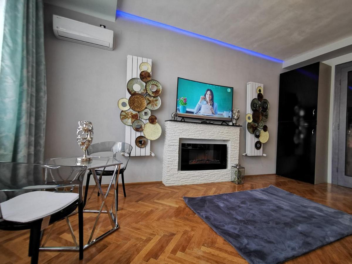 Crystal Central Apartment Brasov Ngoại thất bức ảnh
