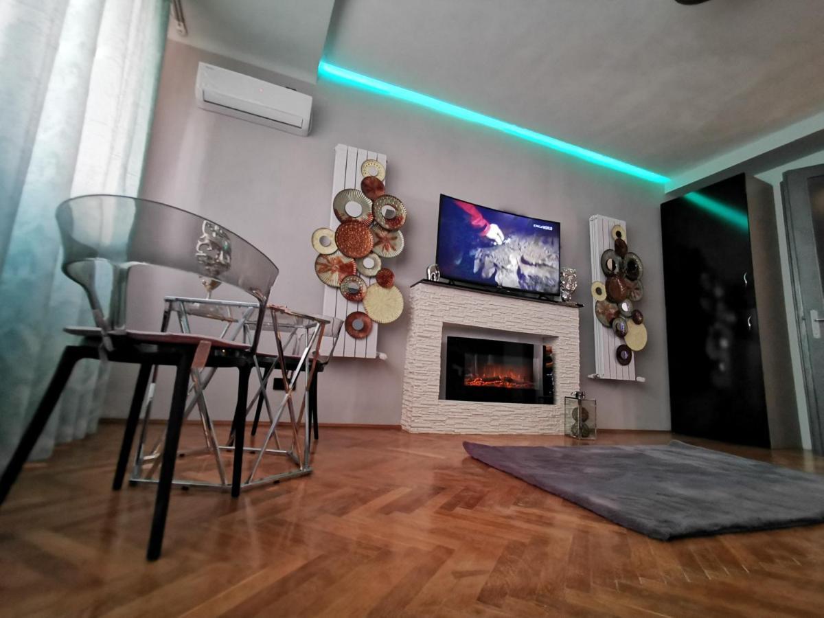 Crystal Central Apartment Brasov Ngoại thất bức ảnh