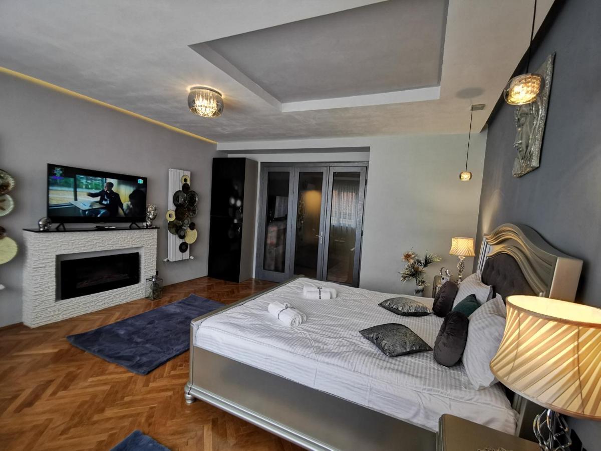 Crystal Central Apartment Brasov Ngoại thất bức ảnh