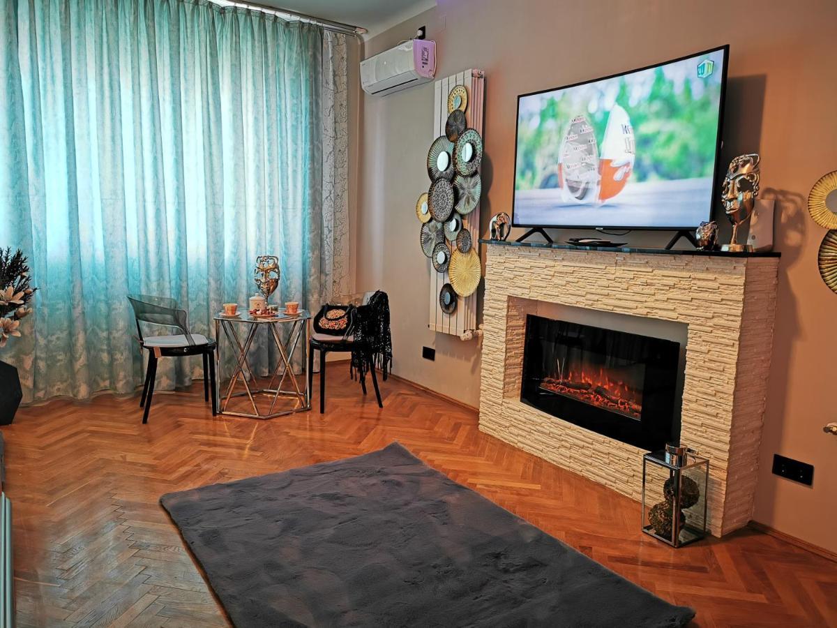 Crystal Central Apartment Brasov Ngoại thất bức ảnh