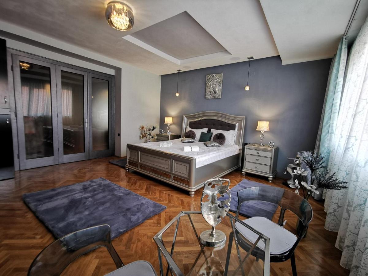 Crystal Central Apartment Brasov Ngoại thất bức ảnh