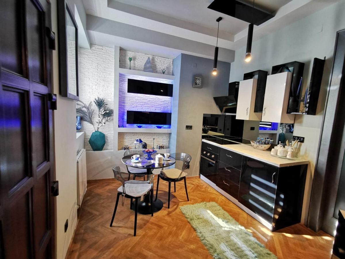 Crystal Central Apartment Brasov Ngoại thất bức ảnh